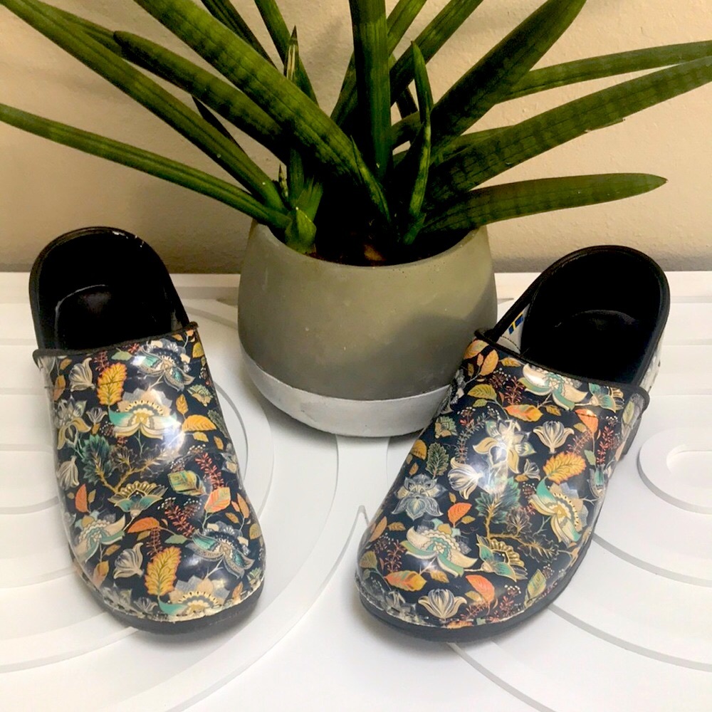 Bjork Women’s 41 / 42 BJORK Swedish clogs floral shoes leather US 10 / 10.5